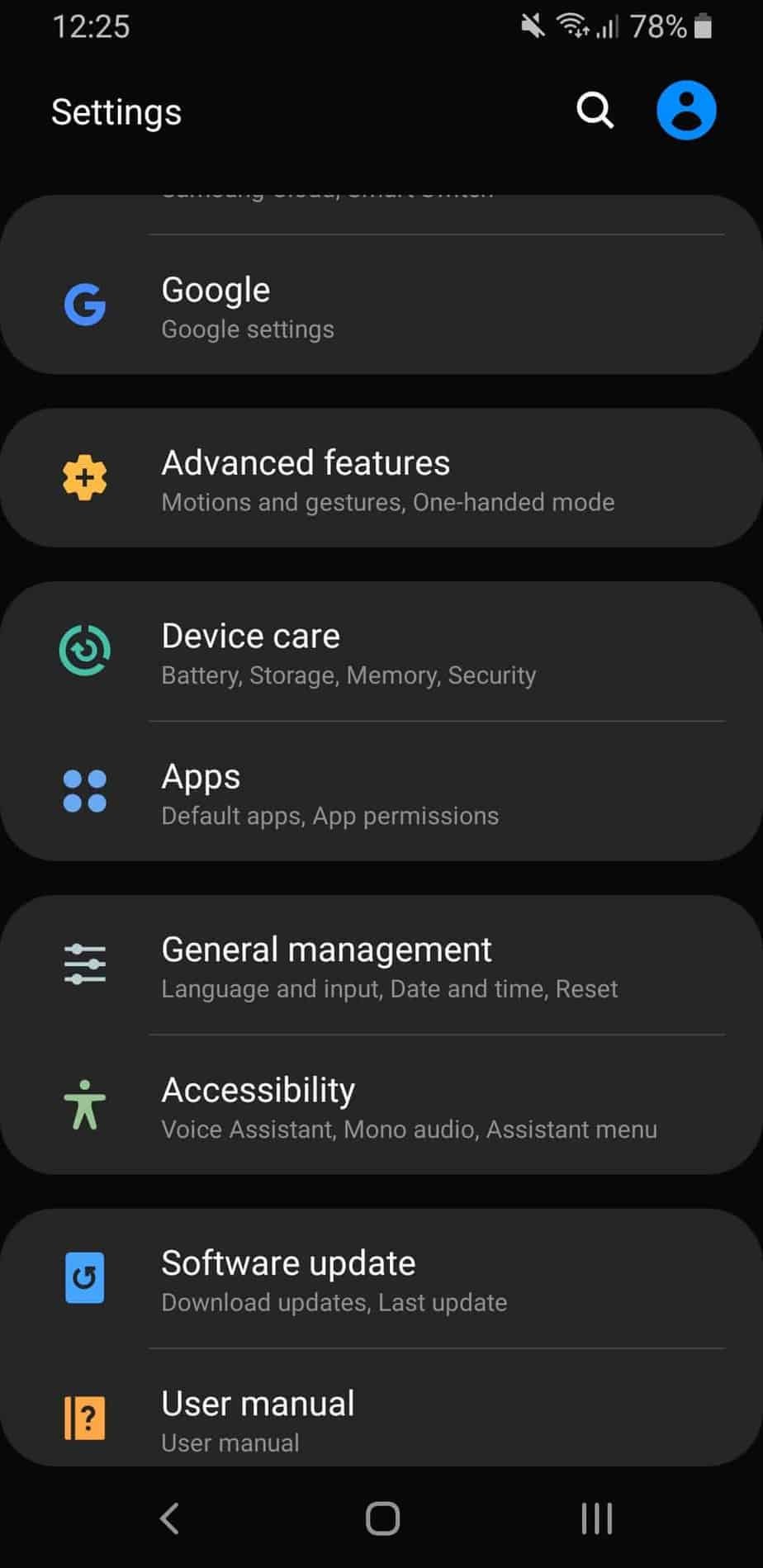 The settings menu in Samsung One UI.